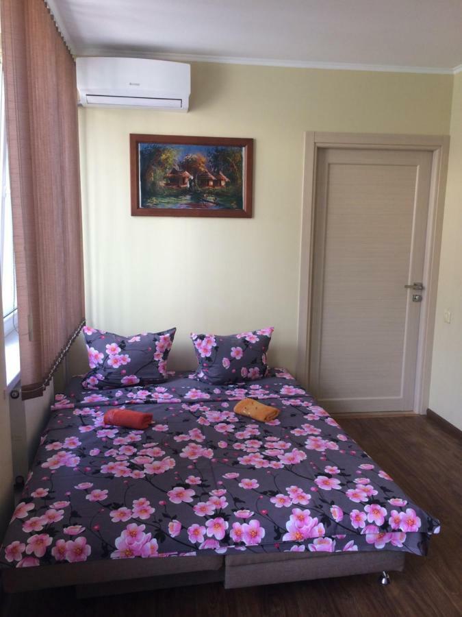 Room In The Guest House Odessa Extérieur photo